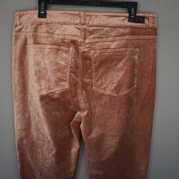 New Paige Cindy Velvet Straight Leg Twisted Seam Pants in Warm Suede size 34 - Picture 10 of 16